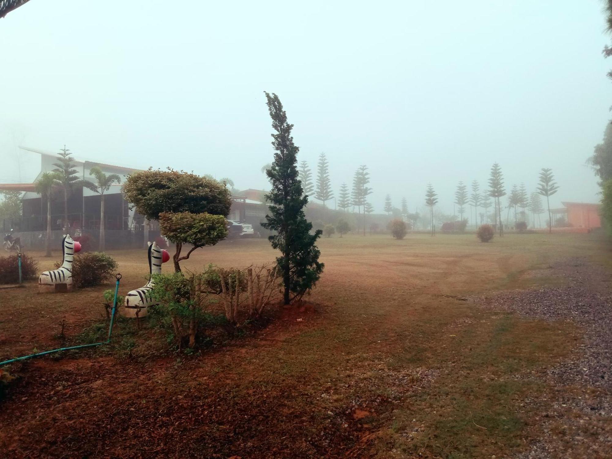 เฟรนด์แคมป์ Villa Khao Kho Bagian luar foto